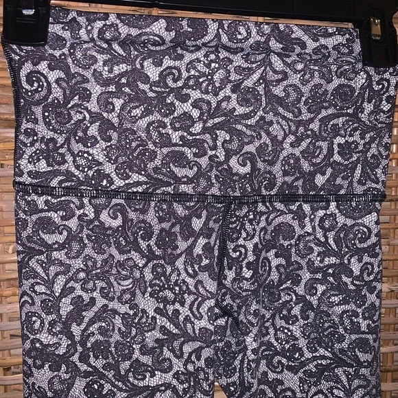 #34 Lululemon Wunder Under Pant (Hi-Rise)
Mini Cinder Lace White Black - Sz - Picture 8 of 10